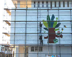 園舎壁画制作(武内祐人氏)