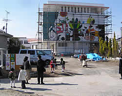 園舎壁画制作(武内祐人氏)