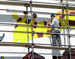 園舎壁画制作(武内祐人氏)