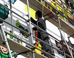 園舎壁画制作(武内祐人氏)