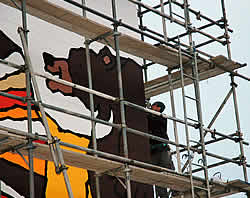 園舎壁画制作(武内祐人氏)