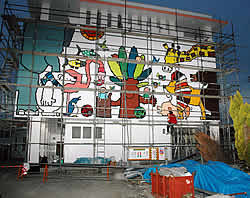 園舎壁画制作(武内祐人氏)