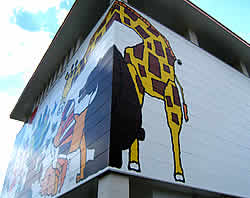 園舎壁画制作(武内祐人氏)