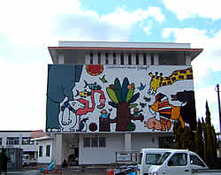 園舎壁画制作(武内祐人氏)